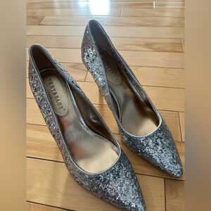 Avery and Sage Glitter Silver Heels size 8